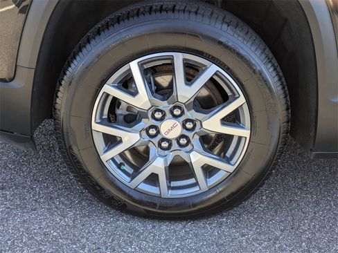 Used 2023 GMC Acadia SLT image 12