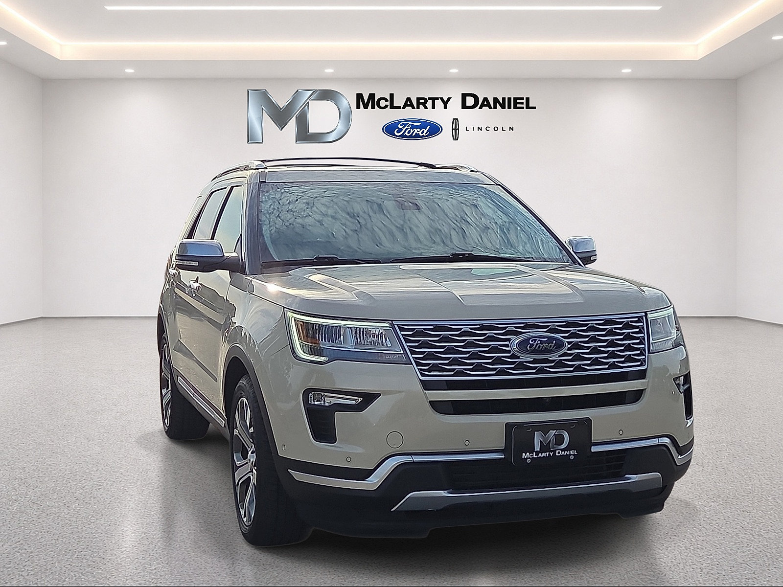 Used 2018 Ford Explorer Platinum AWD/4WD image 1