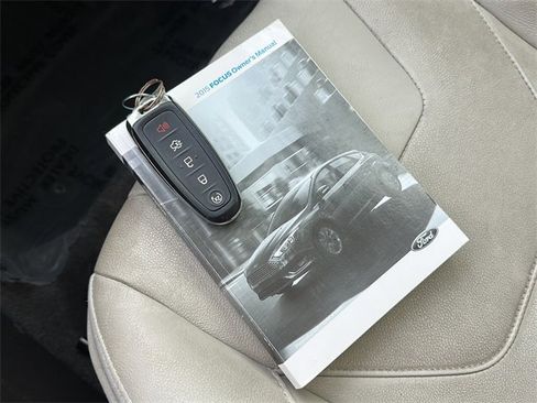 Used 2015 Ford Focus Titanium image 33