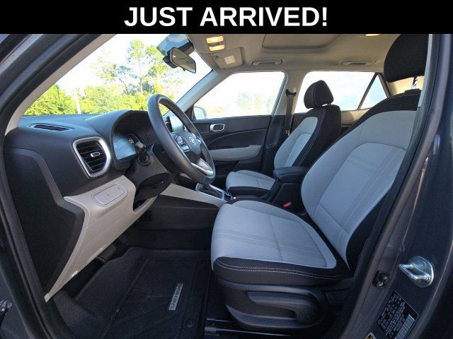 Certified 2025 Hyundai Venue SEL FWD image 9