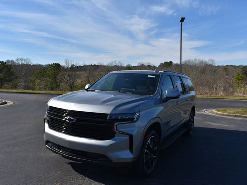 Used 2024 Chevrolet Suburban RST w/ Luxury Package image 3