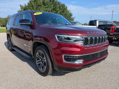 Used 2025 Jeep Wagoneer L 4WD image 3