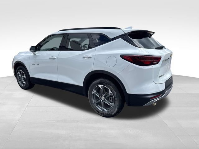 Used 2024 Chevrolet Blazer LT w/ Convenience Package AWD/4WD image 3