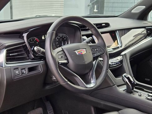 Certified 2025 Cadillac XT6 Premium Luxury image 10