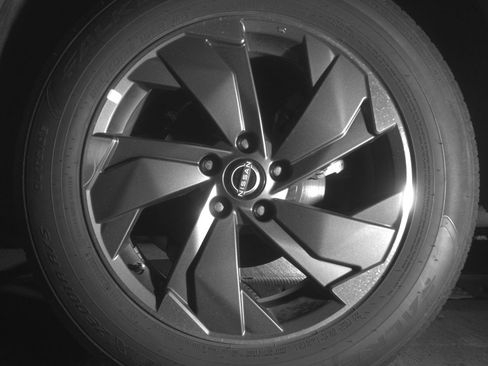 Used 2025 Nissan Rogue SV image 14