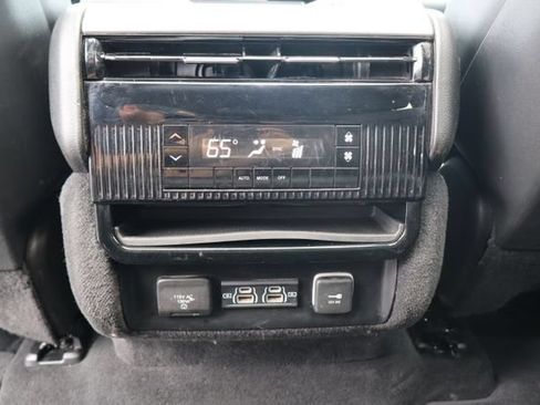 Used 2023 Jeep Wagoneer Series II AWD/4WD image 23
