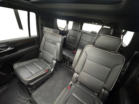 Used 2022 Chevrolet Suburban Premier w/ Premium Package image 15