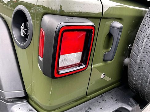 Used 2022 Jeep Wrangler Unlimited Sport AWD/4WD image 26