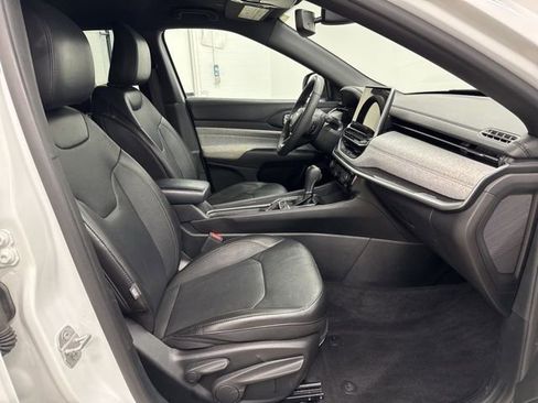 Used 2023 Jeep Compass Latitude AWD/4WD image 23