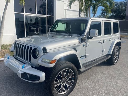 Used 2022 Jeep Wrangler Unlimited Sahara image 12