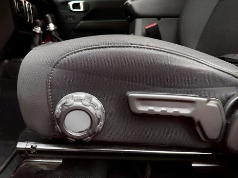 Used 2023 Jeep Wrangler Sahara image 18