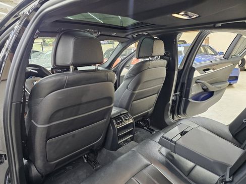 Used 2019 BMW 530e w/ Premium Package image 27