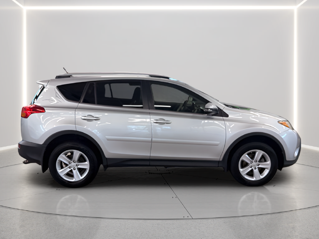 Used 2014 Toyota RAV4 XLE AWD/4WD image 25