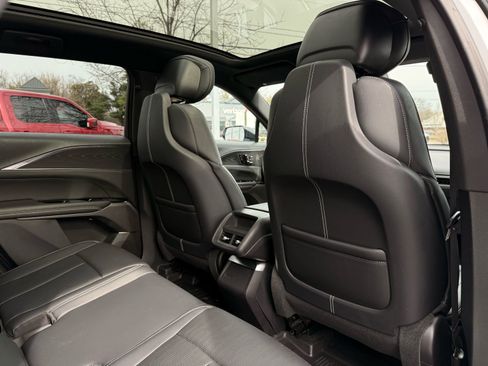 Used 2024 Cadillac Lyriq Sport image 30