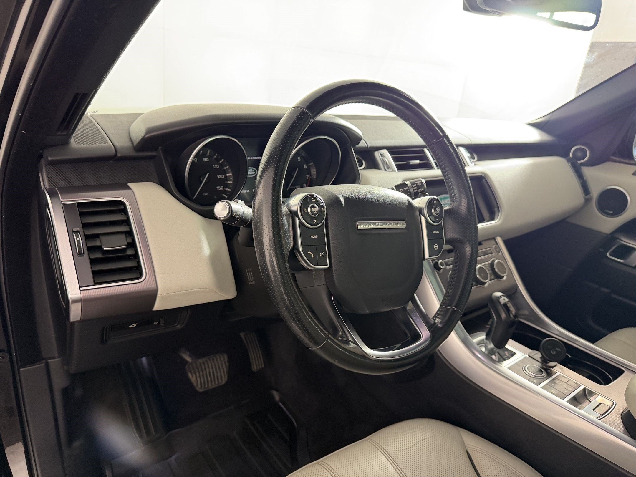 Used 2015 Land Rover Range Rover Sport Supercharged AWD/4WD image 4
