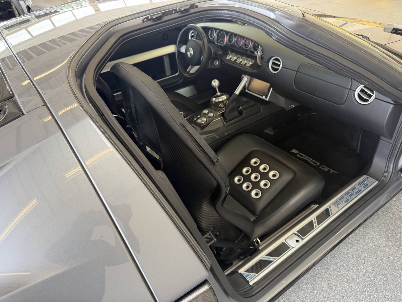Used 2006 Ford GT RWD image 44