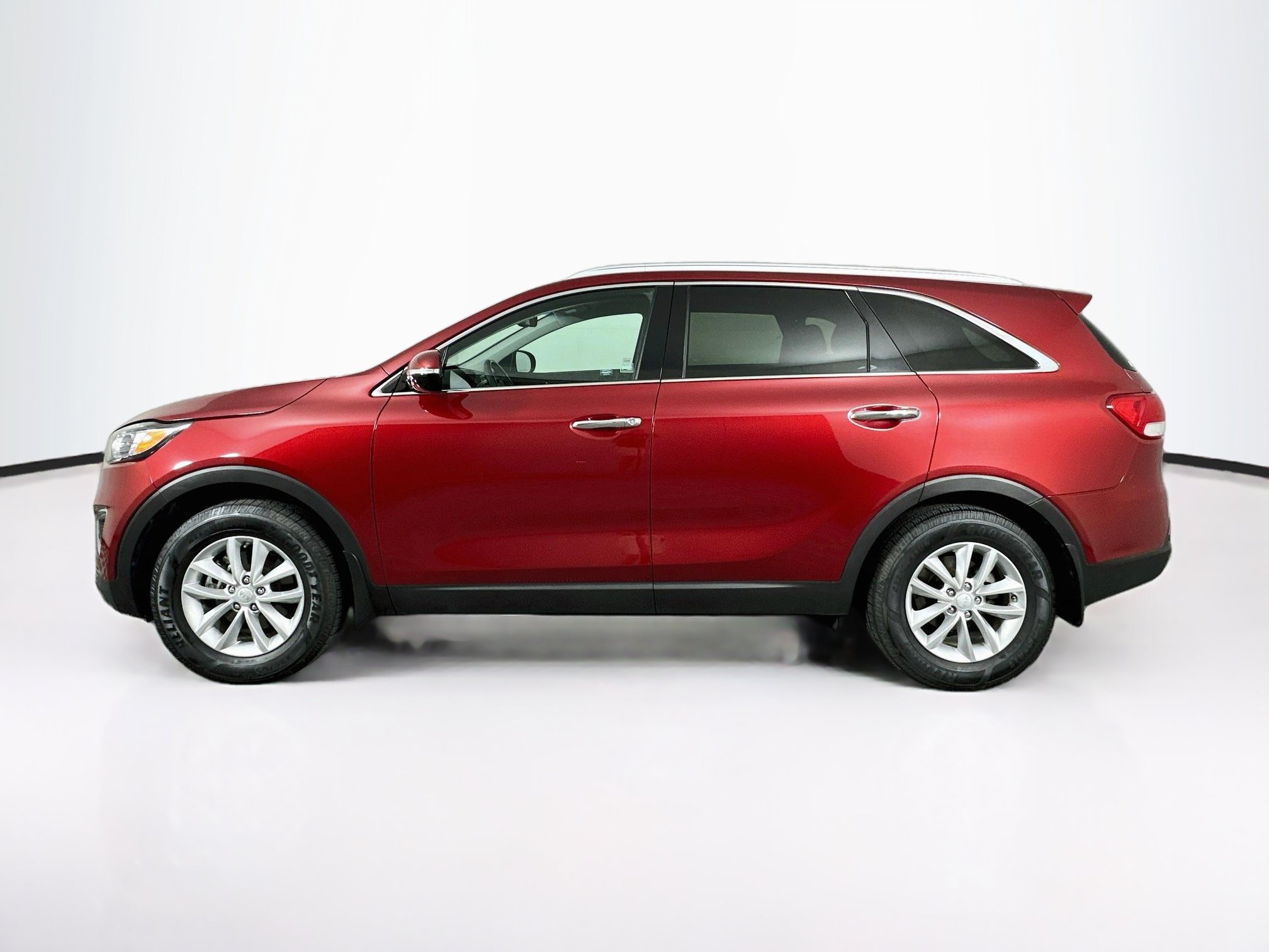 Used 2017 Kia Sorento FWD w/ LX Convenience Package image 4
