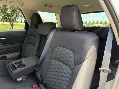 Used 2022 Nissan Pathfinder SV AWD/4WD image 38