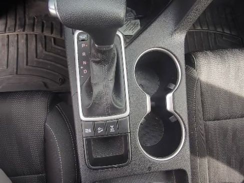 Used 2022 Kia Sportage LX image 12