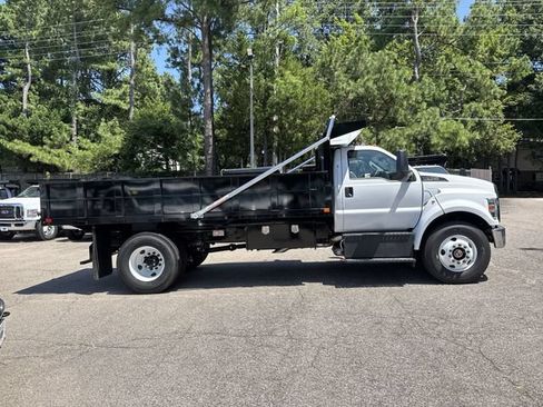 New 2027 Ford F750 2WD Regular Cab Super Duty image 9