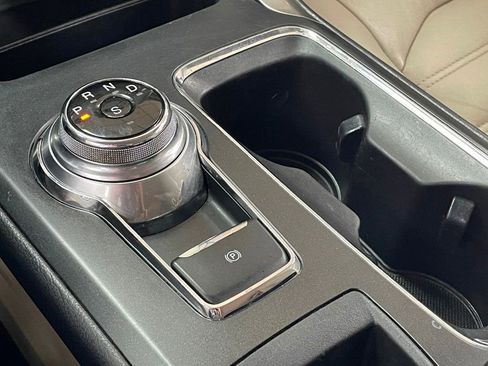 Used 2017 Ford Fusion SE w/ Fusion SE Technology Package image 26