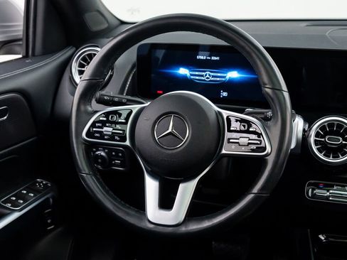Used 2022 Mercedes-Benz GLB 250 4MATIC image 11