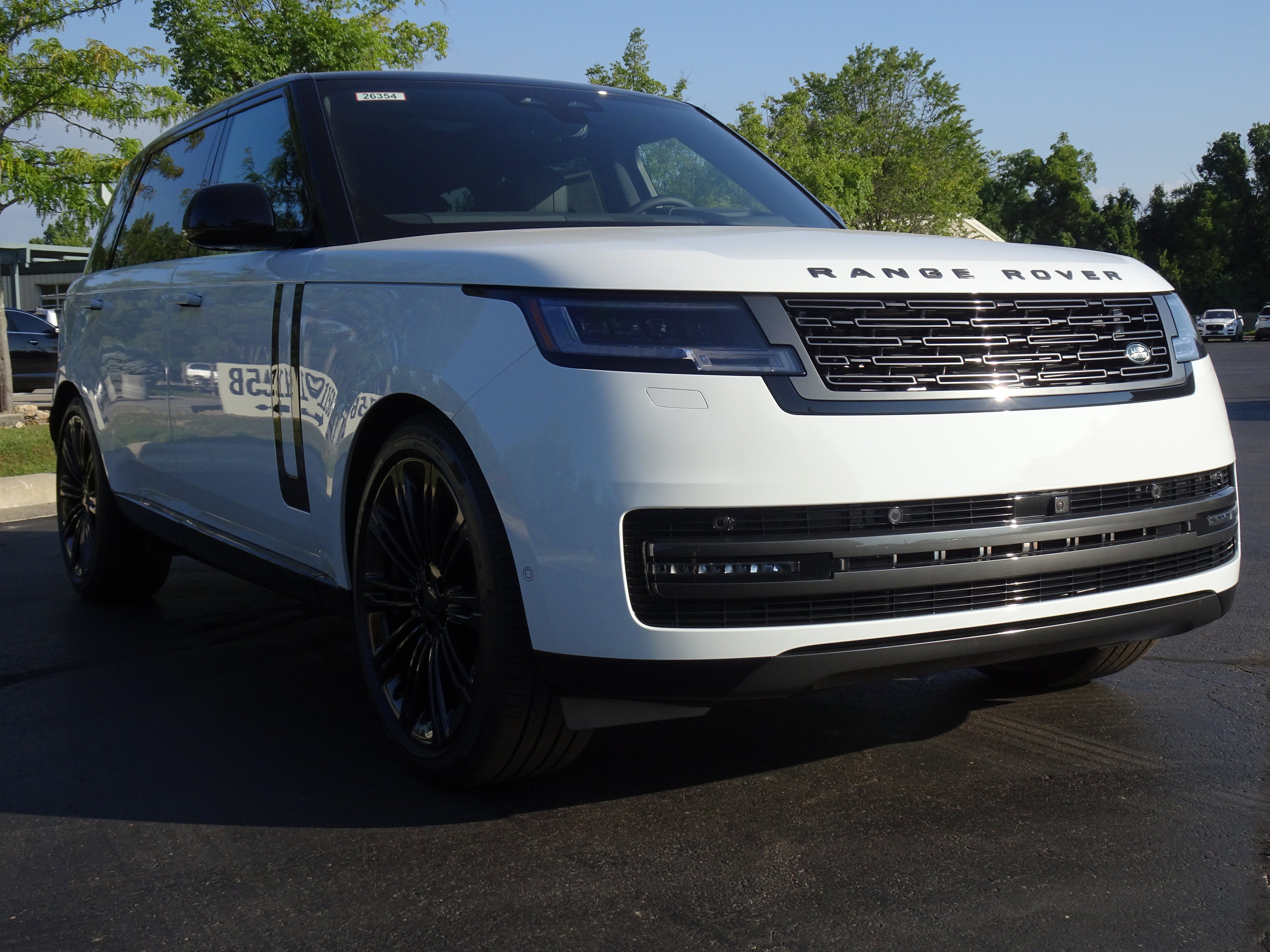 New 2026 Land Rover Range Rover Long Wheelbase SE AWD/4WD image 11