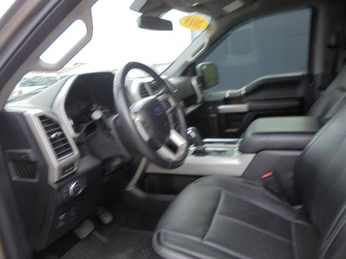 Used 2019 Ford F150 Lariat image 9