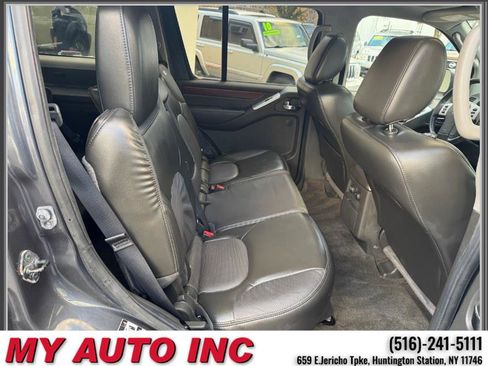 Used 2012 Nissan Pathfinder LE image 32