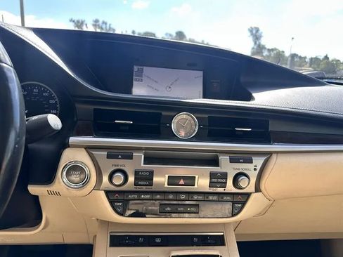 Used 2014 Lexus ES 350 w/ Luxury Package FWD image 16