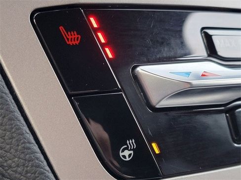 Certified 2022 Ford Explorer XLT w/ Equipment Group 202A image 7