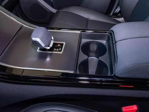 New 2026 Land Rover Range Rover Velar Dynamic SE image 27