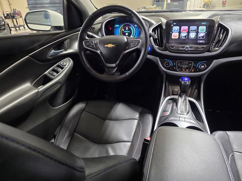 Used 2017 Chevrolet Volt LT w/ Comfort Package FWD image 19