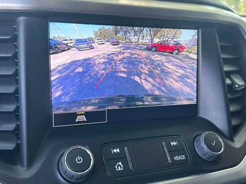 Used 2023 GMC Acadia SLT FWD image 29