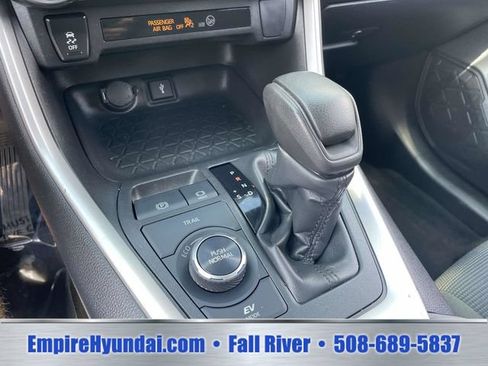Used 2022 Toyota RAV4 LE AWD/4WD image 24