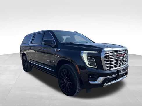 Used 2025 GMC Yukon XL Denali w/ Sun & Power Step Package image 26