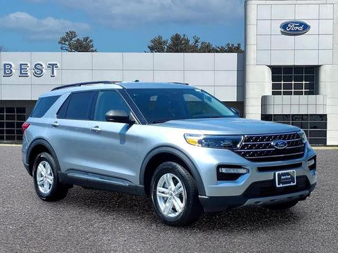 Used 2023 Ford Explorer XLT w/ Equipment Group 202A AWD/4WD image 10