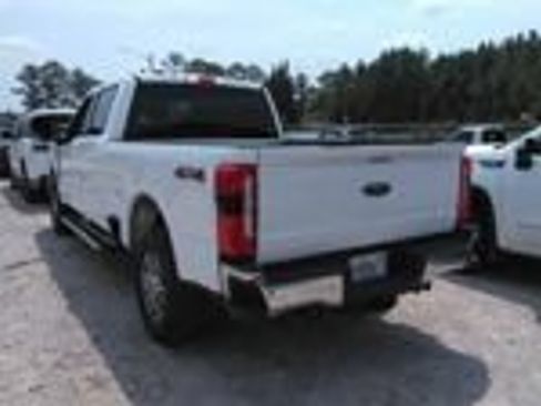 Used 2026 Ford F250 Lariat AWD/4WD image 3