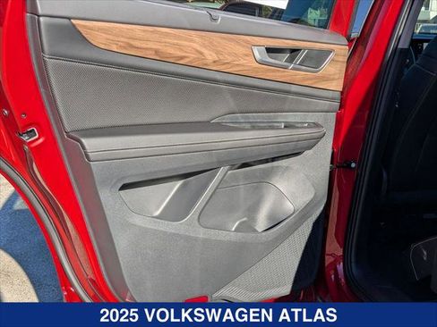 New 2025 Volkswagen Atlas SE image 17