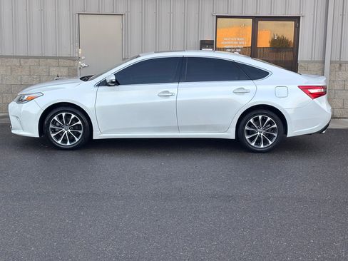 Used 2017 Toyota Avalon XLE Plus image 6