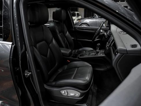 Used 2017 Porsche Macan image 37