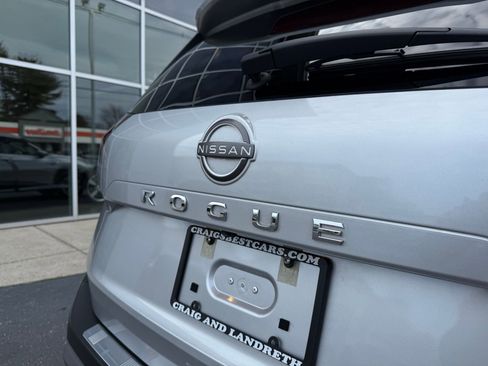 Used 2023 Nissan Rogue SV w/ SV Premium B Package image 9