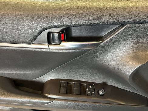 Used 2022 Toyota Camry SE image 17