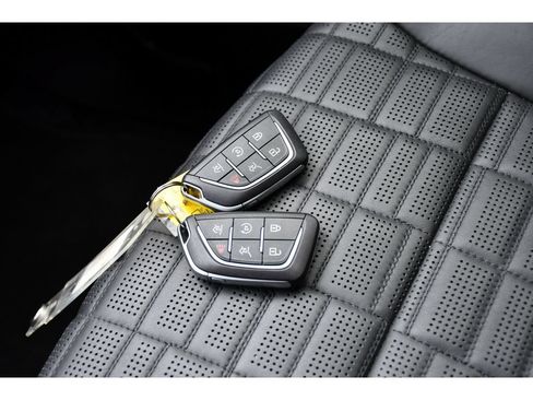 Used 2025 Cadillac Escalade Sport Platinum w/ LPO, Floor Liner Package AWD/4WD image 39