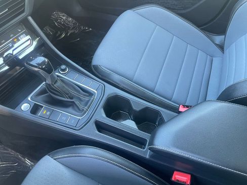 Used 2025 Volkswagen Jetta SE image 42