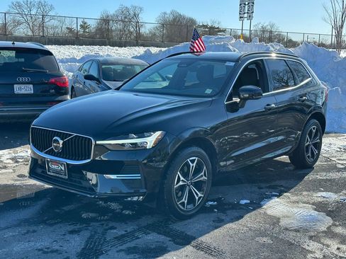 Used 2022 Volvo XC60 B5 Momentum w/ Climate Package image 7