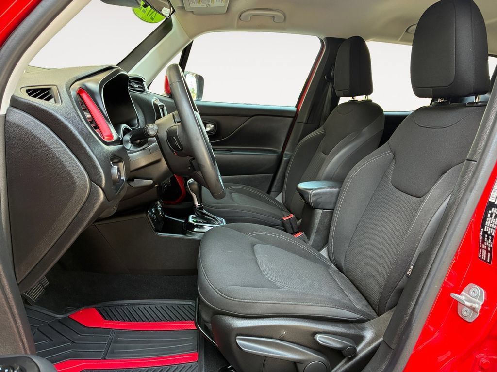Used 2022 Jeep Renegade Latitude AWD/4WD image 9