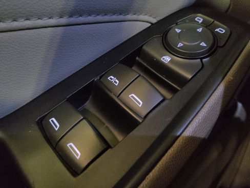 Used 2021 Chevrolet Traverse LT FWD image 27