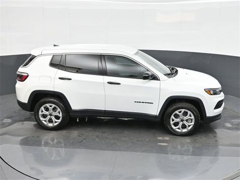 Used 2025 Jeep Compass Sport image 30