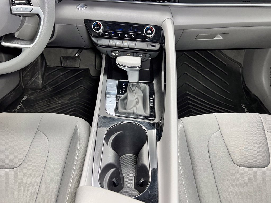 Used 2025 Hyundai Elantra Hybrid FWD image 15